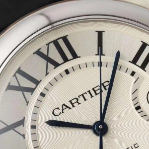 Alternative view of Bestseller AF—Cartier 42mm 2892 Ballon Bleu Series Watch (Featuring Super 2892 Movement) [Case] 42mm diameter, identical to the original! Stainless steel case with top-tier sapphire crystal glass, featuring an identical crescent-shaped aperture. All components are interchangeable with genuine Cartier parts! Exquisitely crafted!【Dial】Circular balloon-inspired dial design masterfully employs rounded curves. Guilloché patterned dial with sword-shaped hands creates an irresistibly classic face. Roman numeral hour markers deviate from the path guided by the deep, mysterious blue crown. Features Swiss-made blued steel hands and genuine topaz crown.Not a single detail is achievable by domestic manufacturers! The entire watch exudes the same aura as the genuine article. AF offers a full series with multiple dial colors and materials to suit any daily outfit. 【Bracelet】316L stainless steel case and bracelet with folding clasp. Superior craftsmanship delivers unmatched wearing comfort, far surpassing competitors. The steel bracelet boasts minimal tolerances, seamless joints, and exceptionally smooth articulation—truly exquisite!Imported premium alligator leather straps are also available in multiple colors! 【Movement】Exclusively features the Super 2892 integrated movement, identical to the genuine article. Delivers precise timekeeping and superior quality! Even opening the case to inspect the movement makes authentication extremely difficult! An exceptional value! AF presents a new image with elevated craftsmanship, bringing watch enthusiasts a fresh, premium Cartier Ballon Bleu experience!